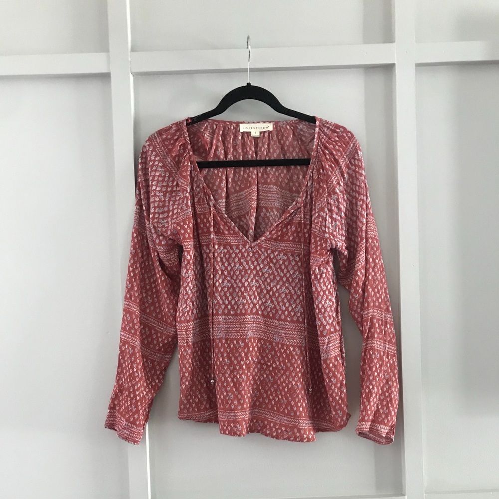Light weight shirt. Great for summer nights.